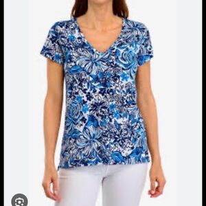 Lilly Pulitzer Blue and White Floral Short Sleeve Top